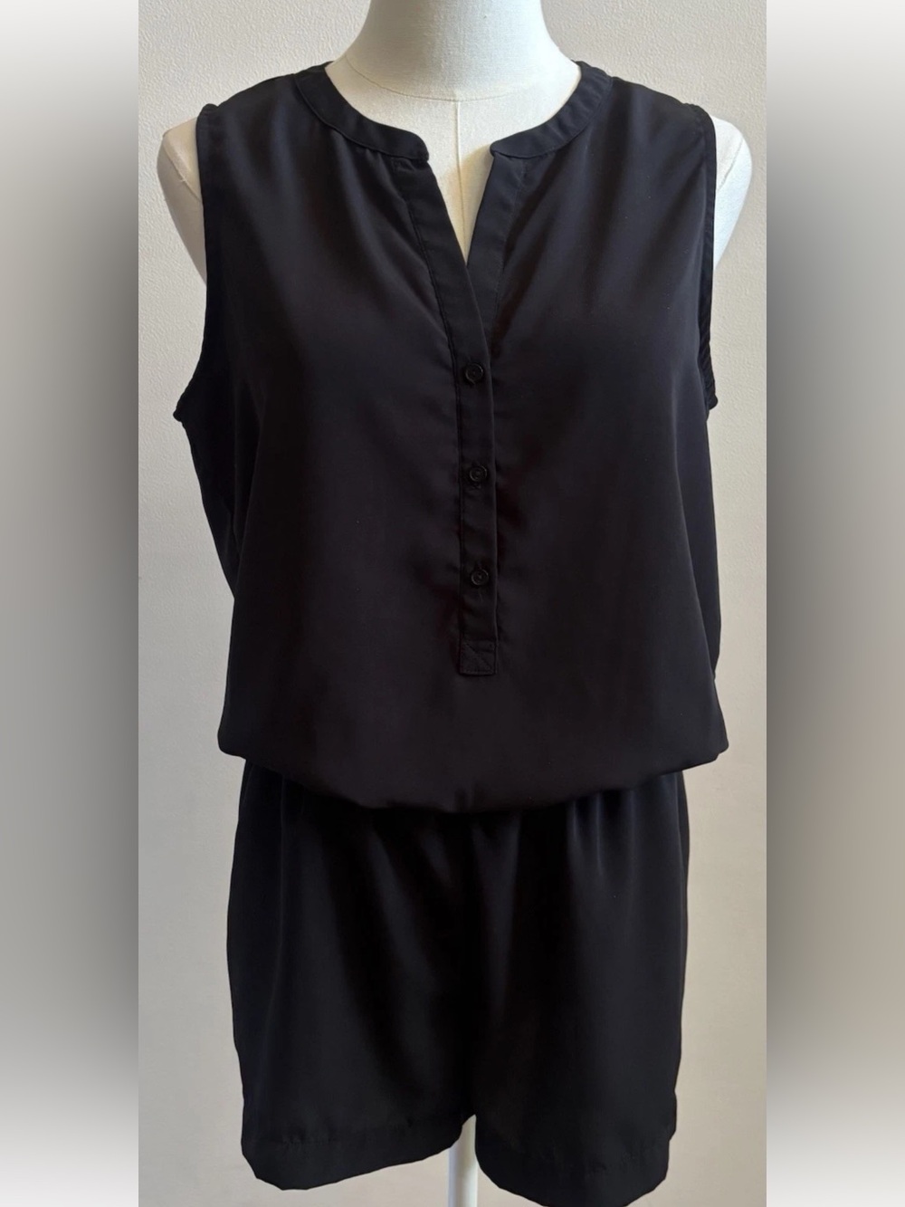 Gibson Sleeveless Romper Women’s Small Black Elastic Waist Button Front Casual